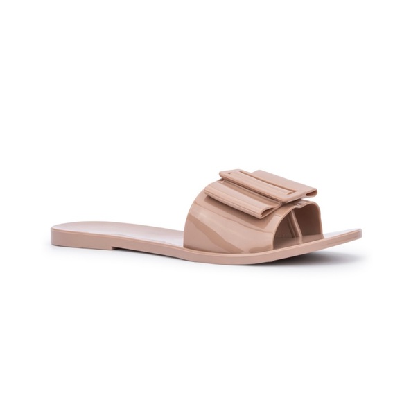 NWT Olivia Miller Women’s Brooke Jelly Bow Buckle Slide Flat Sandals Tan Size 7 - Picture 2 of 5